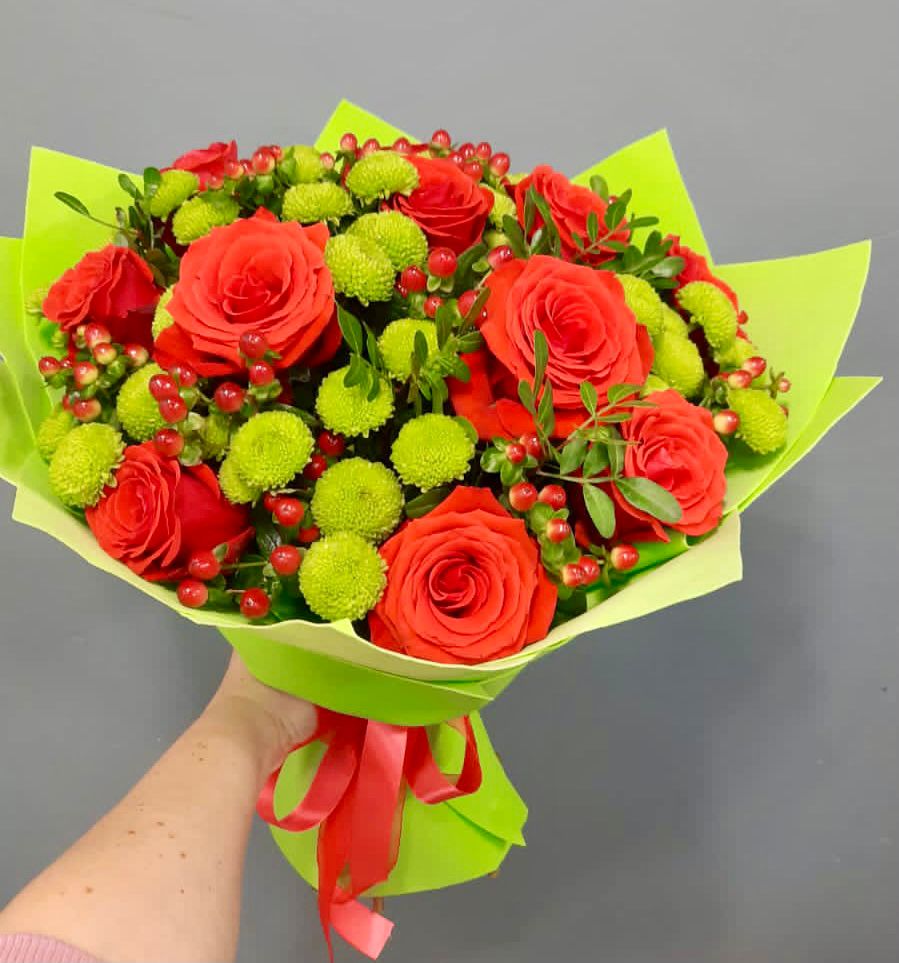 Букет цветов из: Хризантемы и Розы в Урвани