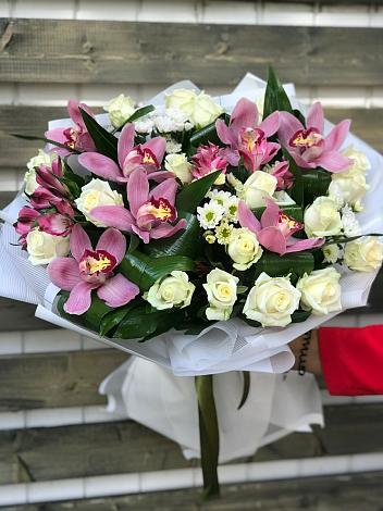 Букет цветов из: Розы и Хризантемы в Урвани