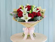 Букет цветов из:  Лилии и Розы в Урвани