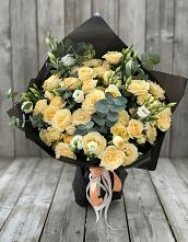 Букет цветов из:  Розы и Лизиантусы в Урвани