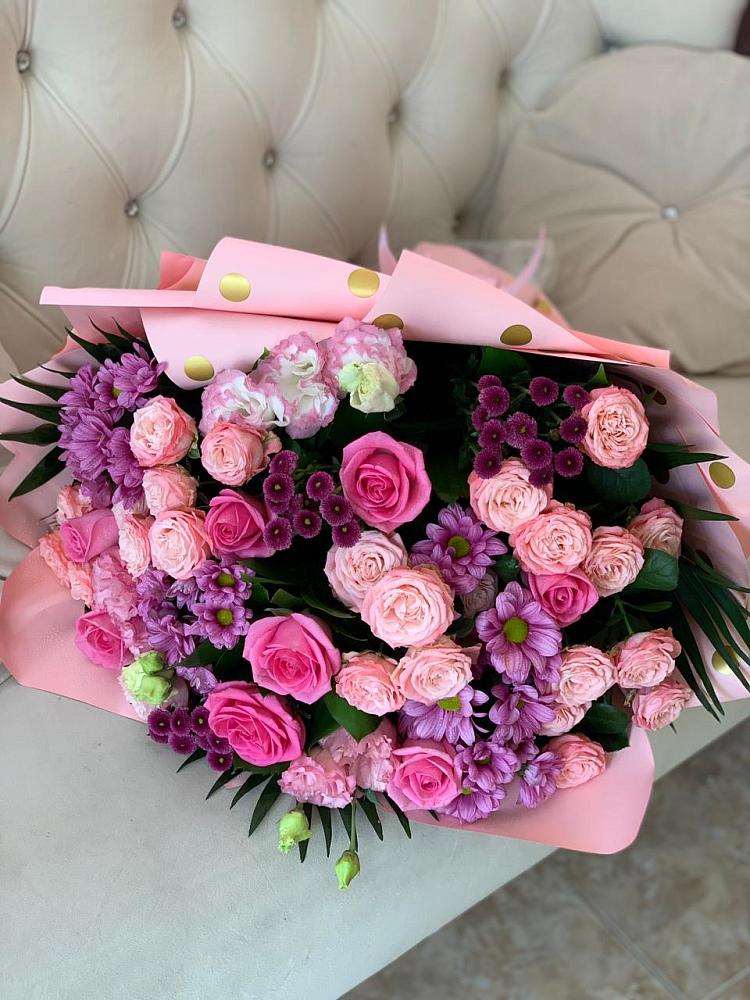 Букет цветов из: Хризантемы, Розы и Лизиантусы в Урвани