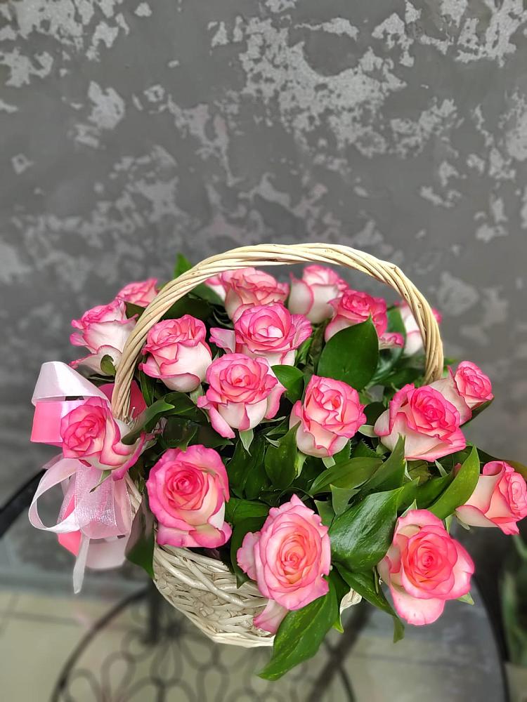 Цветочная композиция из Розы в корзине в Урвани