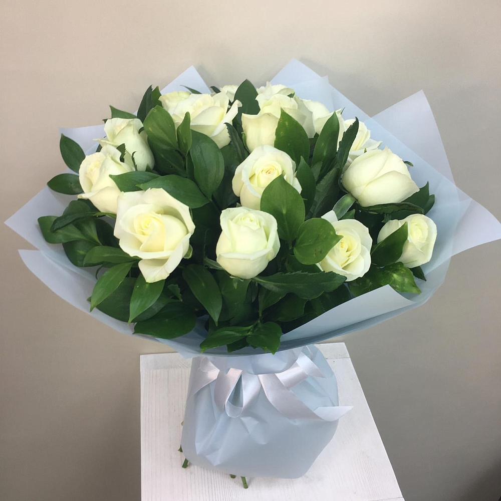 Букет 15 Белых роз Проуд в Урвани