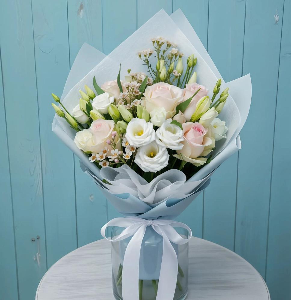 Букет цветов из: Розы и Лизиантусы в Урвани