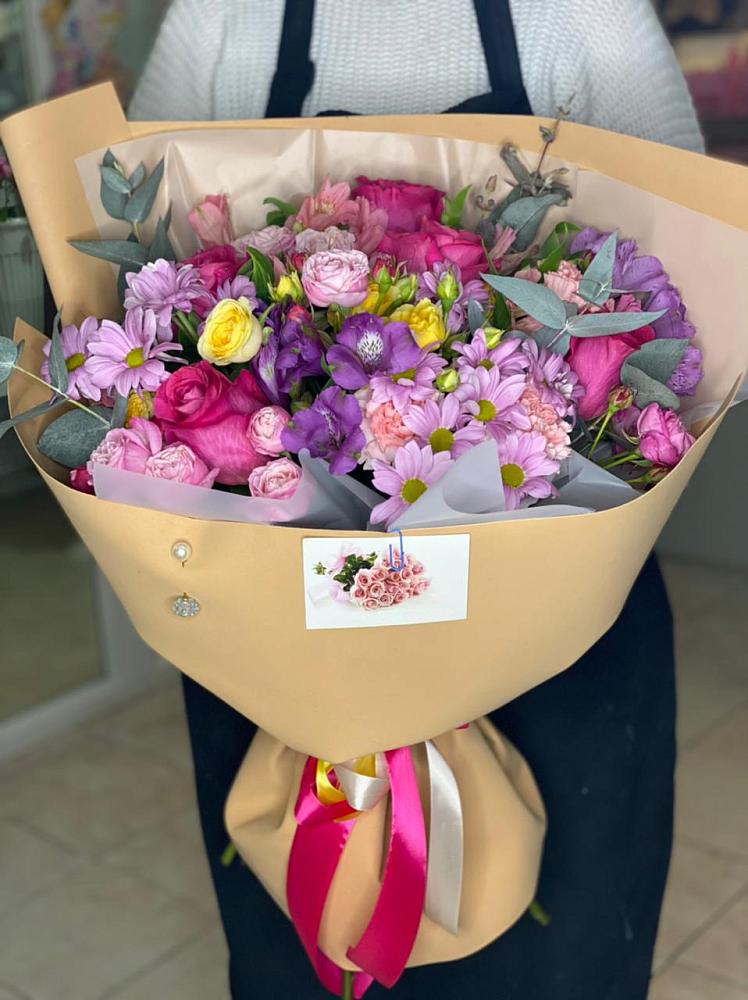 Букет цветов из: Хризантемы, Гвоздики и Альстромерии в Урвани