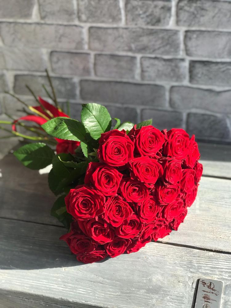 Букет Красные розы Фридом в Урвани