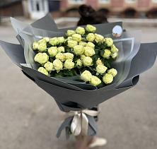 Букет Белые кустовые розы Солинеро в Урвани