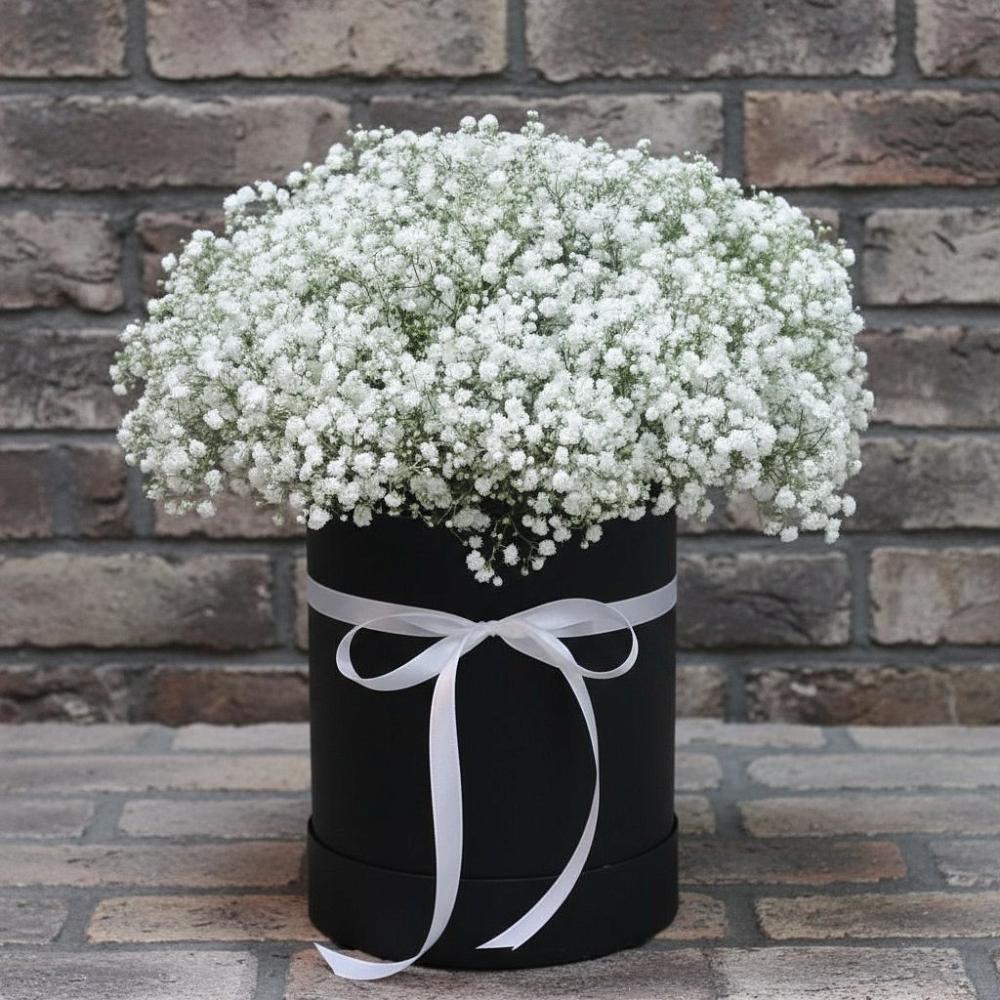 Цветочная композиция из Гипсофила в шляпной коробке в Урвани