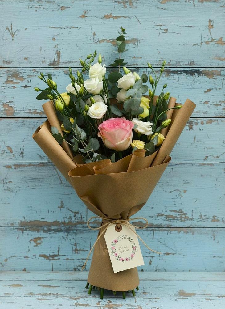 Букет цветов из: Розы и Лизиантусы в Урвани