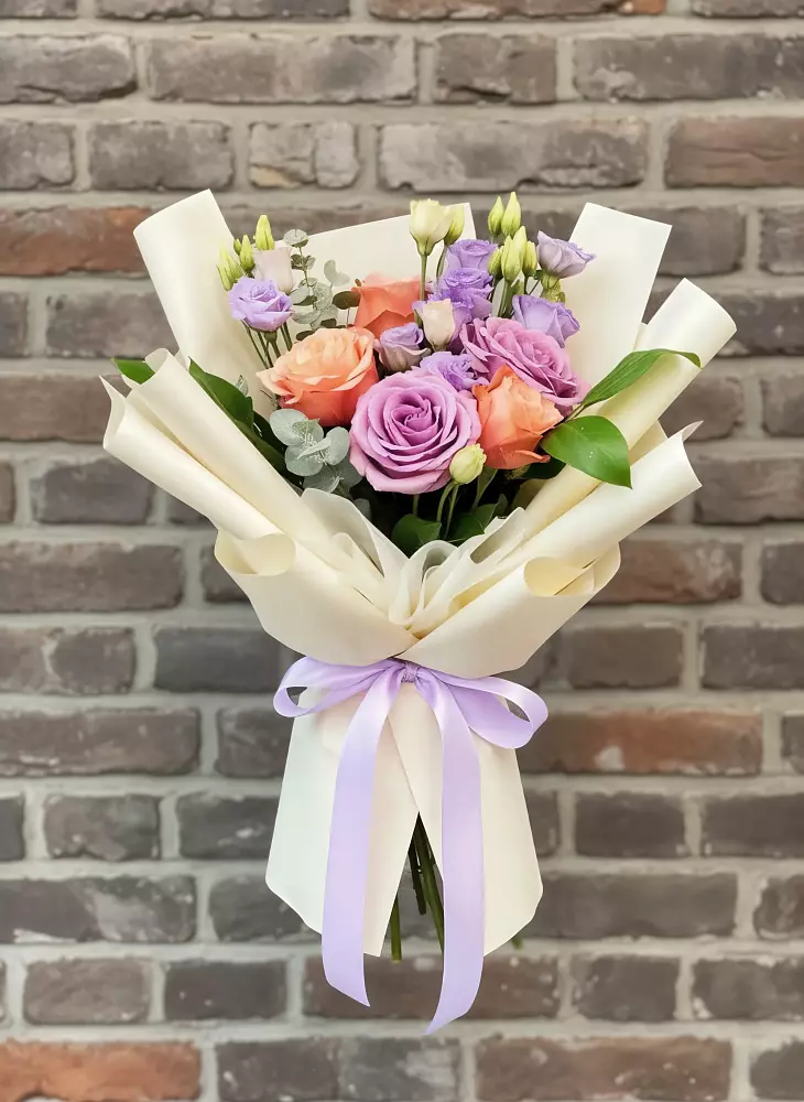 Букет цветов из: Лизиантусы и Розы в Урвани