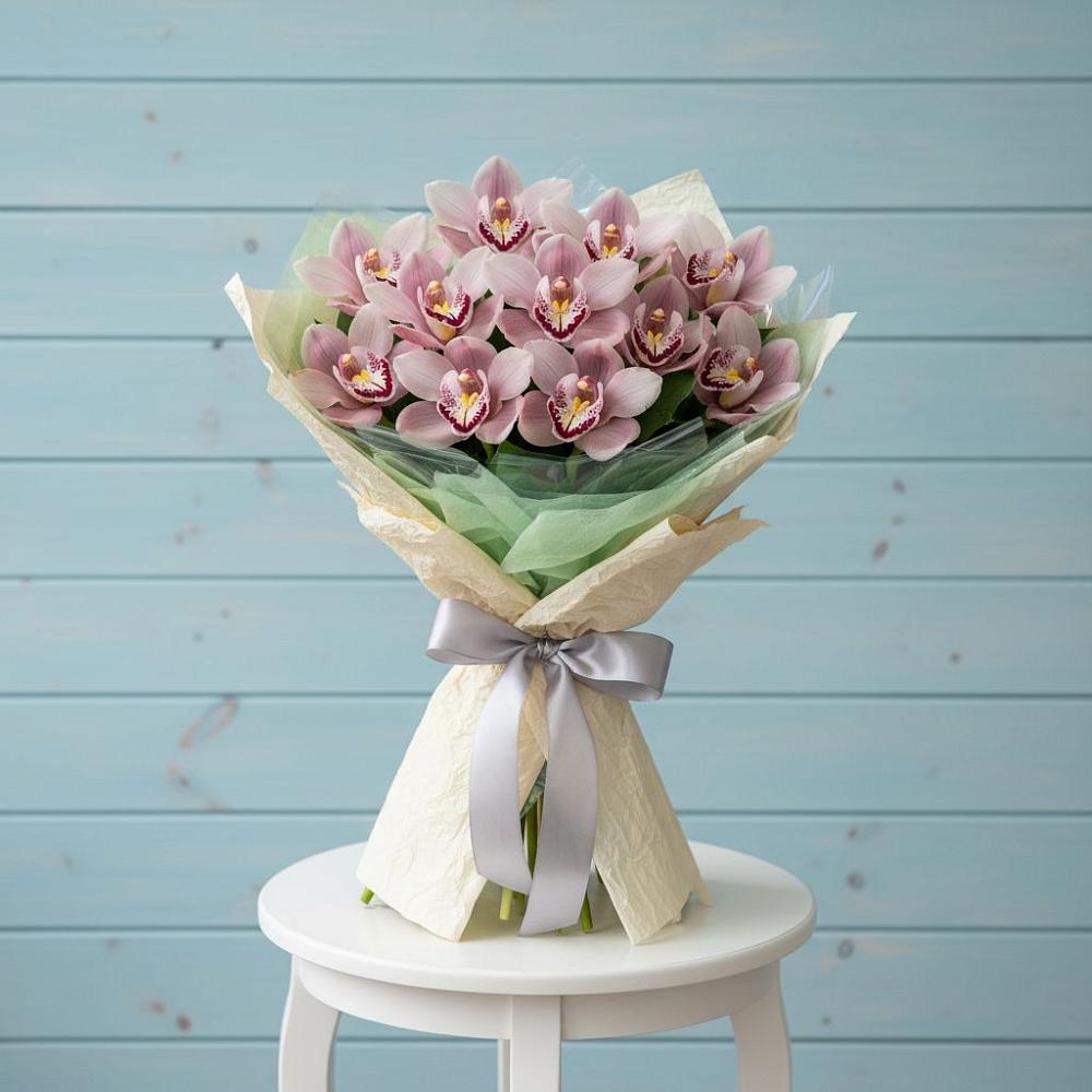 Букет цветов из: Орхидеи и Розы в Урвани