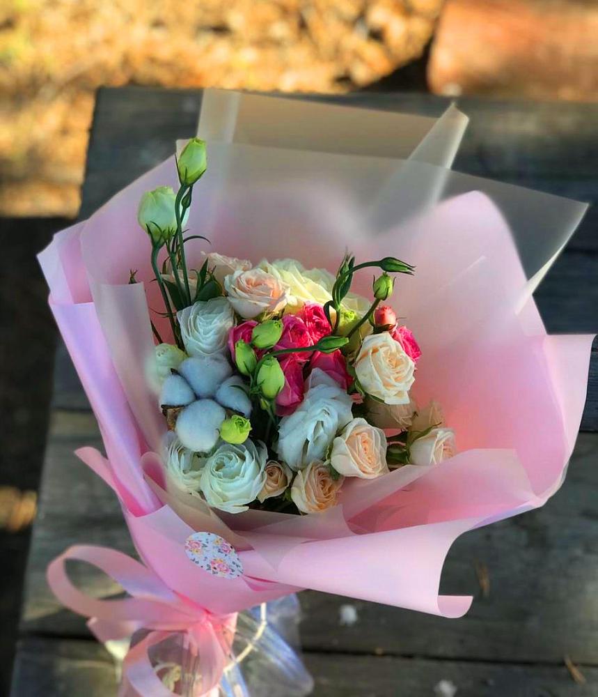 Букет цветов из: Розы и Лизиантусы в Урвани