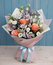 Букет цветов из:  Лизиантусы, Розы, Альстромерии и Гипсофила в Урвани