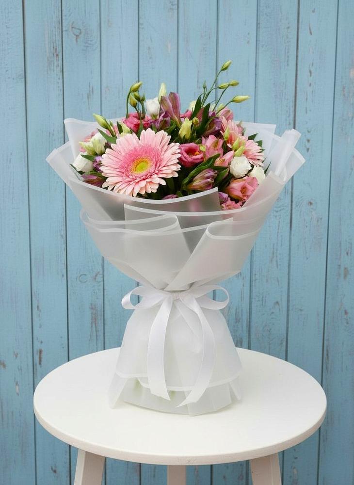 Букет цветов из: Герберы, Альстромерии и Лизиантусы в Урвани