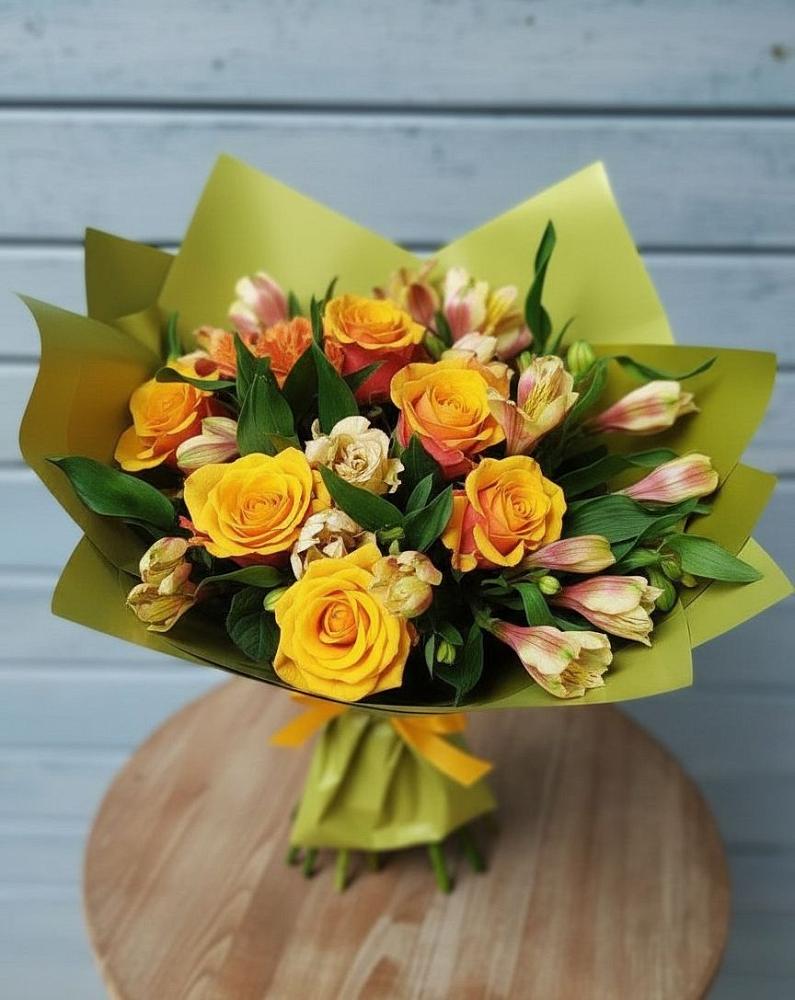 Букет цветов из: Альстромерии и Розы в Урвани