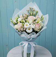 Букет цветов из:  Розы и Лизиантусы в Урвани