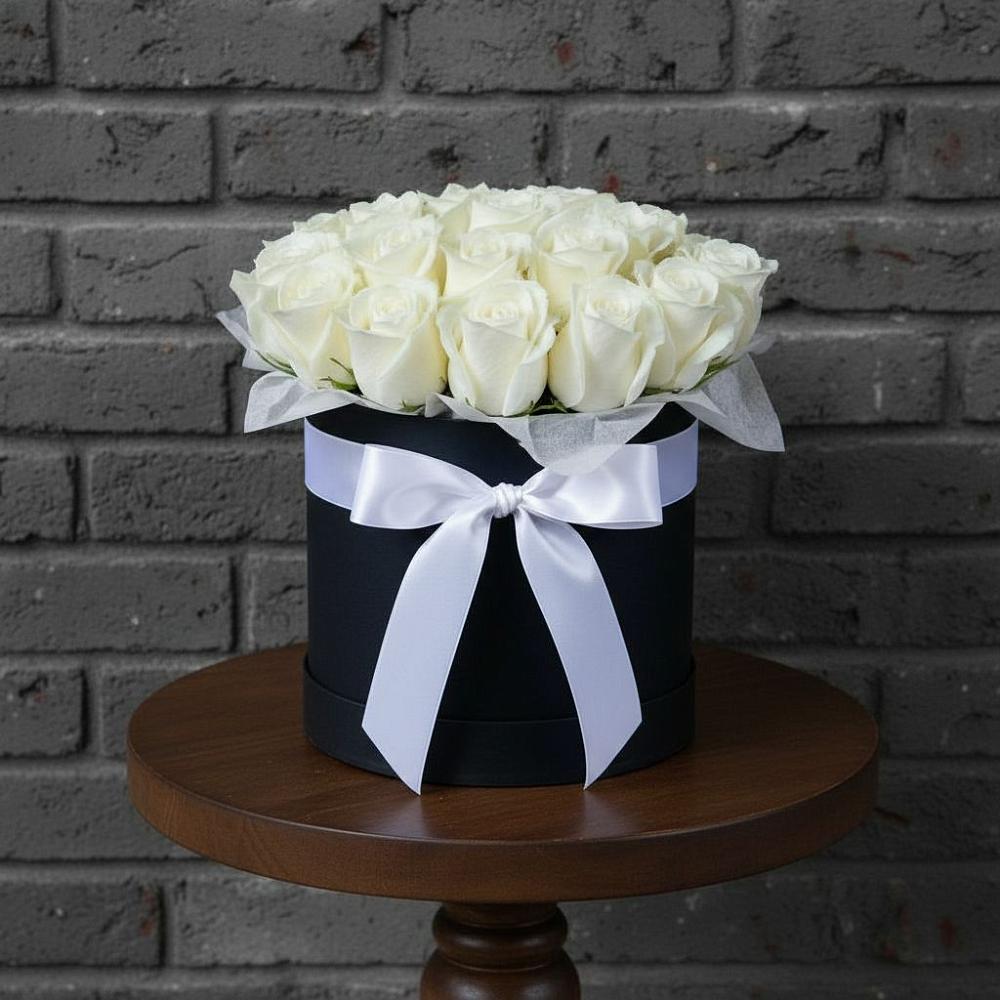 Цветочная композиция из Розы в шляпной коробке в Урвани