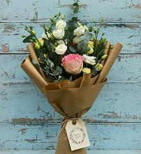 Букет цветов из:  Розы и Лизиантусы в Урвани