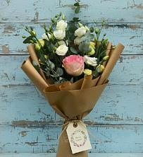 Букет цветов из:  Розы и Лизиантусы в Урвани