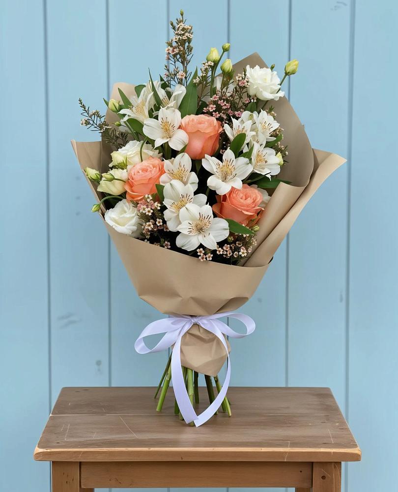 Букет цветов из: Альстромерии, Лизиантусы, Розы и Хризантемы в Урвани